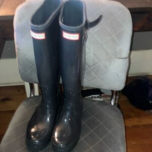 Hunter Navy Tall Rain Boots Size 9